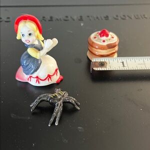 Charming Little Miss Muffet Storybook Spider Set - Multicolor